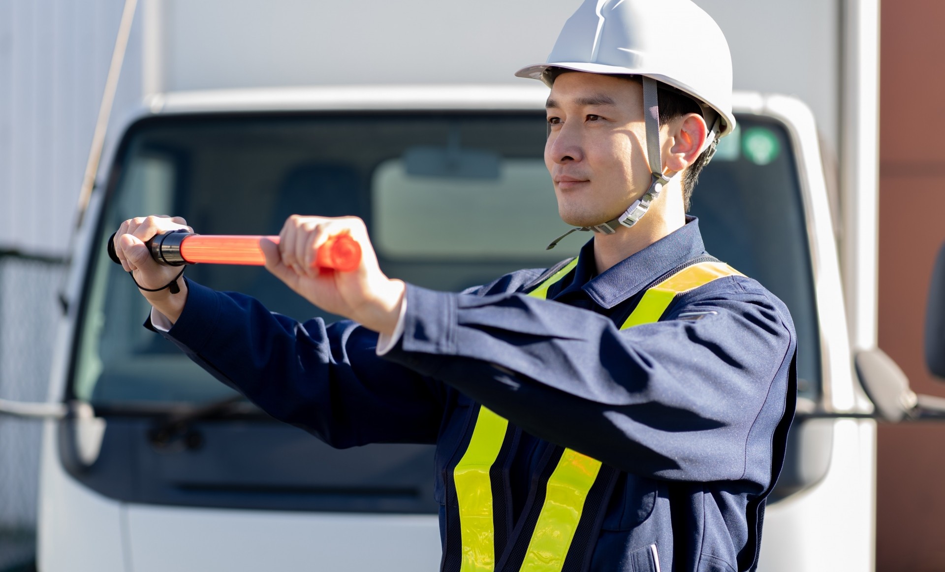 「安全」と「流れ」を確保する交通誘導警備